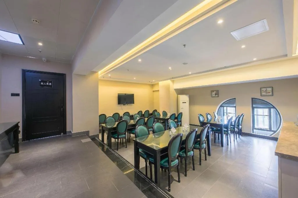 Xana Hotelle·Nanchang Bayi Square Metro Station