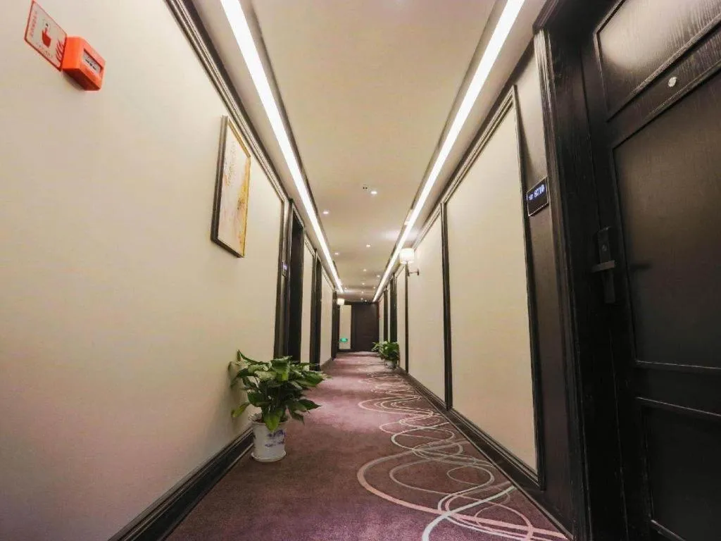 Xana Hotelle·Nanchang Bayi Square Metro Station