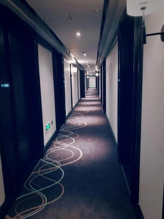 Xana Hotelle·Nanchang Bayi Square Metro Station