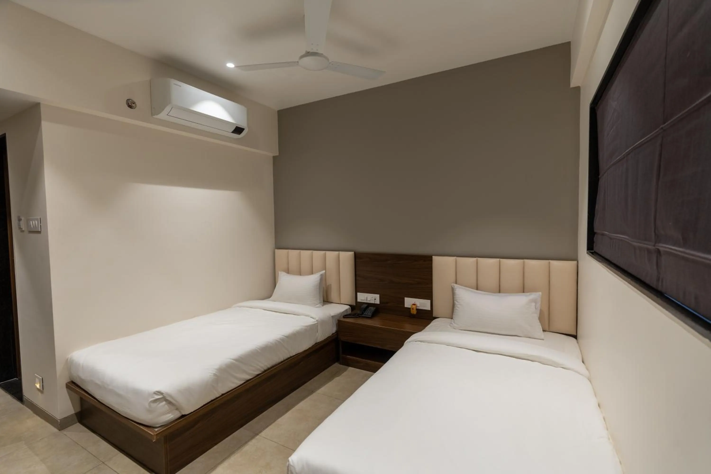 Bed in The Living Hub Business Hotel, Kolhapur