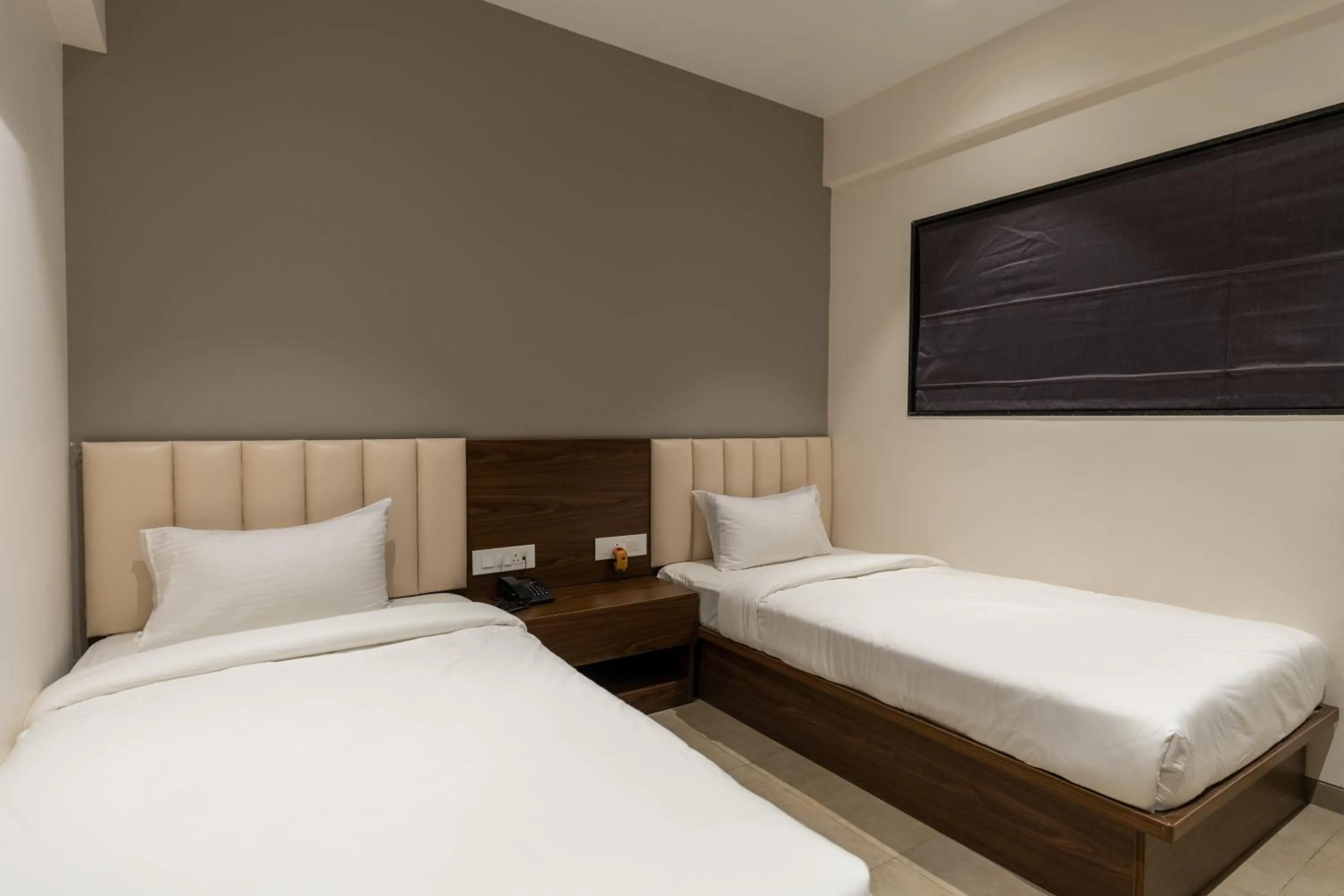 Bedroom, Bed in The Living Hub Business Hotel, Kolhapur