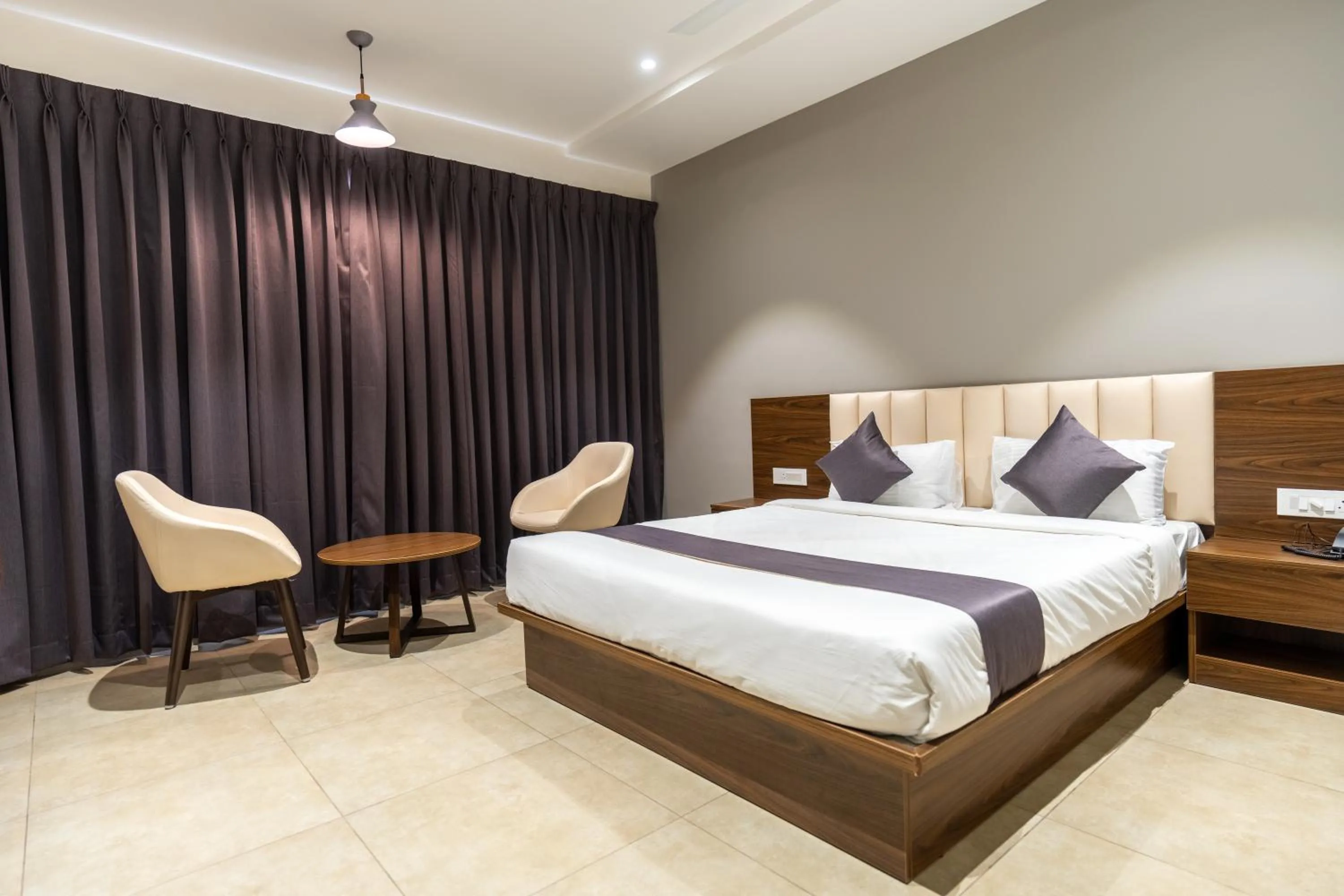 Photo of the whole room, Bed in The Living Hub Business Hotel, Kolhapur