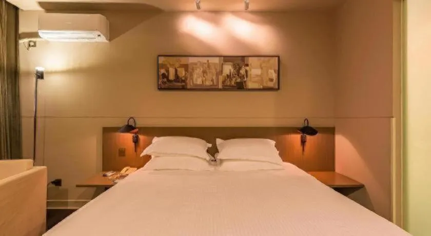 Bed in Jinjiang Inn Select Xuzhou High-speed Railway Station Kunpeng Road