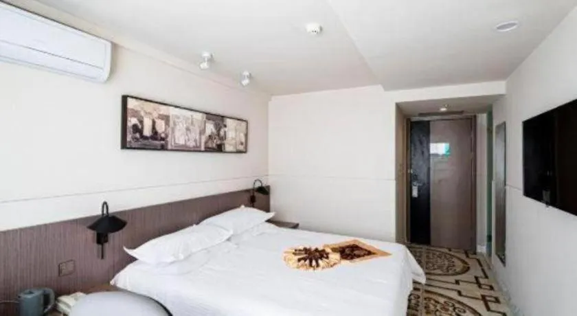 Bed in Jinjiang Inn Select Changchun Yuanda Street