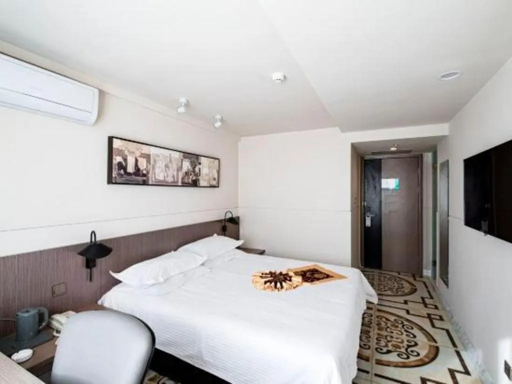 Bed in Jinjiang Inn Select Changchun Yuanda Street