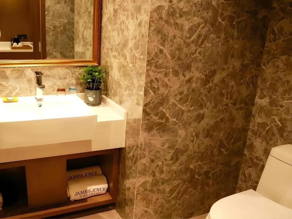 James Joyce Coffetel·Changchun Railway Station