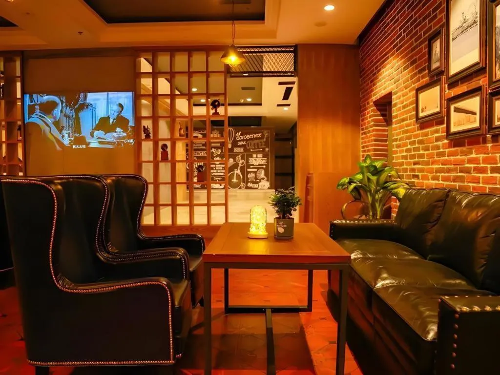 James Joyce Coffetel·Changchun Railway Station