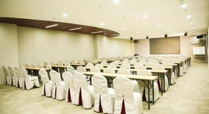 James Joyce Coffetel·Changchun Railway Station