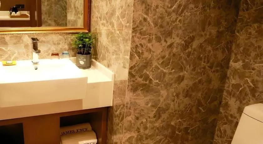 James Joyce Coffetel·Changchun Railway Station