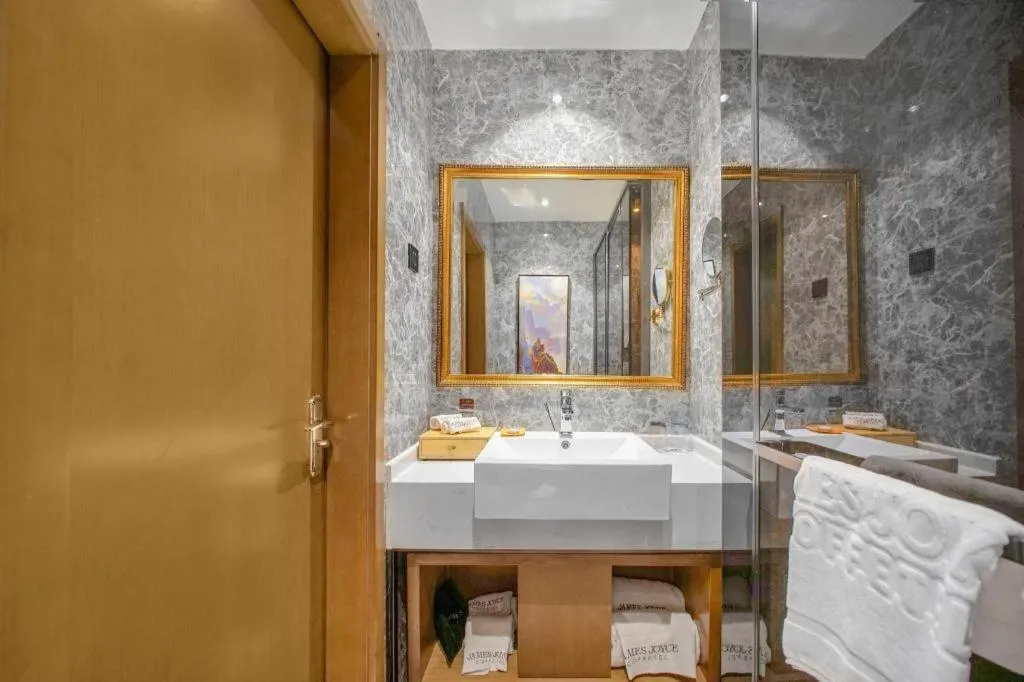 James Joyce Coffetel·Changchun Railway Station