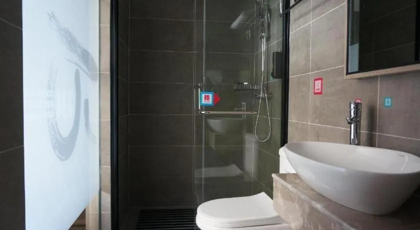 Pai Hotel Zhenjiang Railway Station South Square