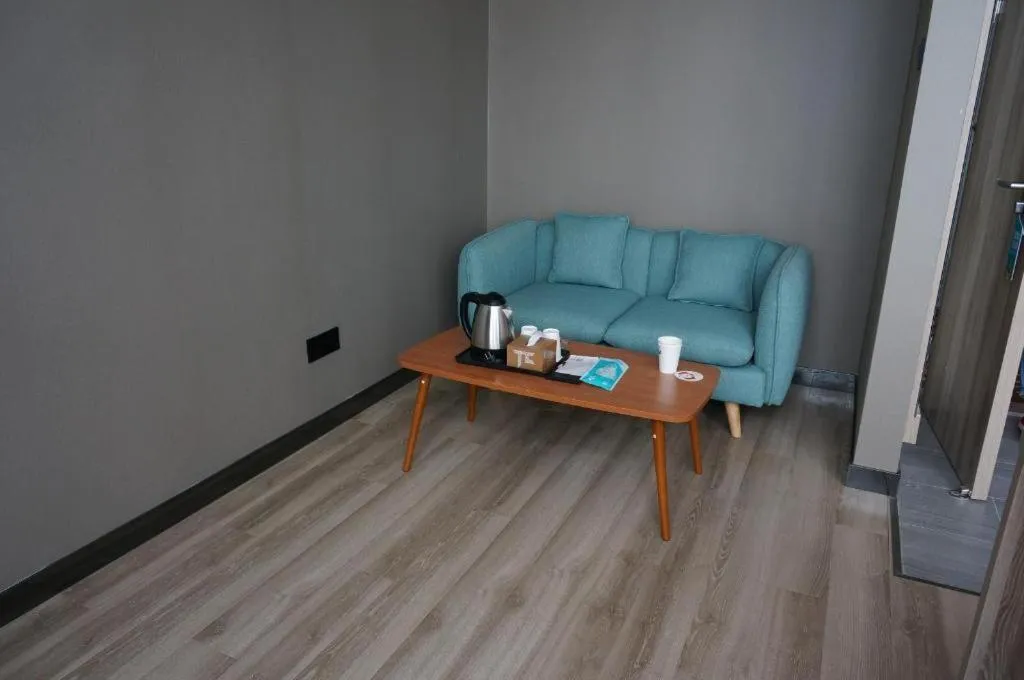 Pai Hotel Zhenjiang Railway Station South Square