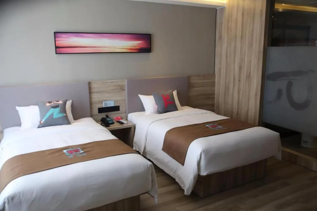 Bed in Pai Hotel Zhenjiang Railway Station South Square