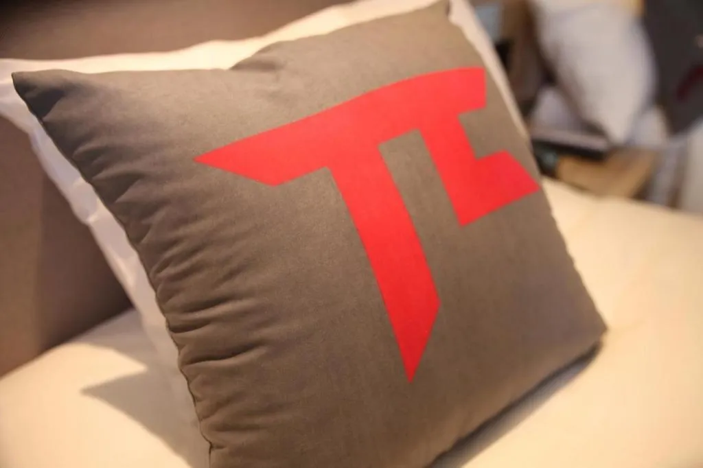 Pai Hotel Zhenjiang Railway Station South Square