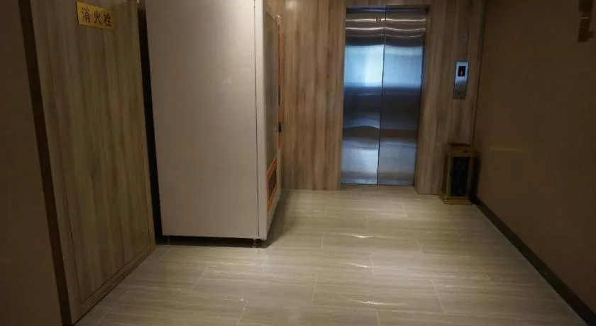 Pai Hotel Zhenjiang Railway Station South Square