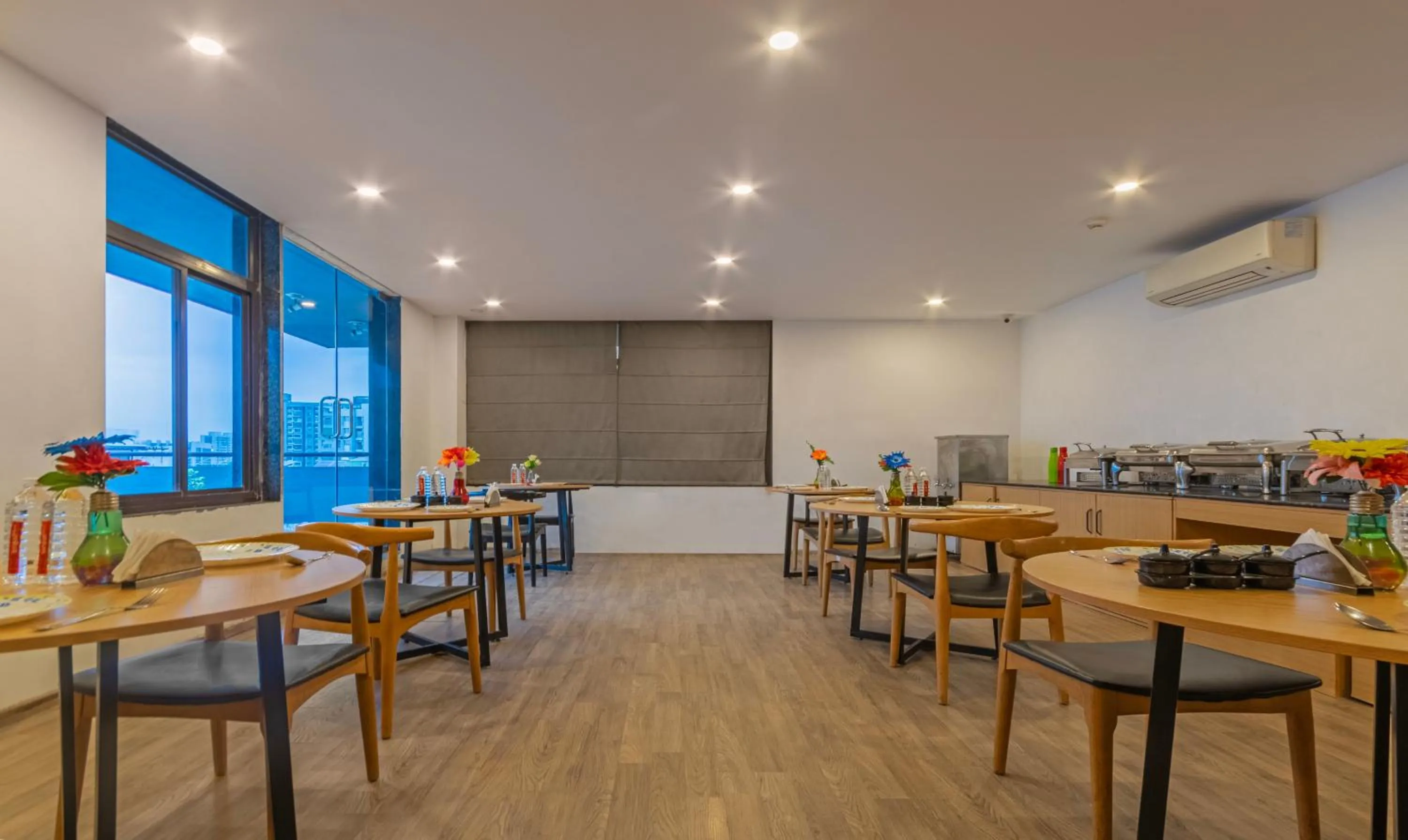 Restaurant/places to eat in Treebo The Square