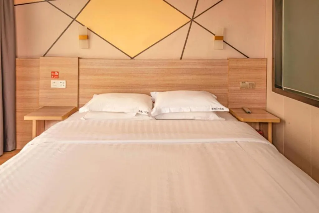 Bed in 7 Days Premium Qingdao World of Ocean Qingdao University