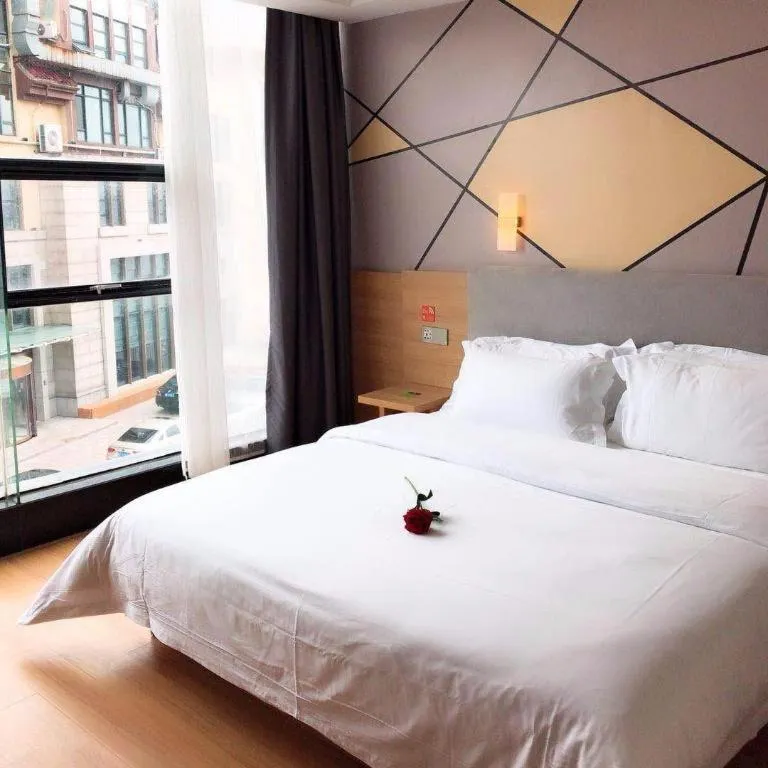 Bed in 7 Days Premium Qingdao World of Ocean Qingdao University