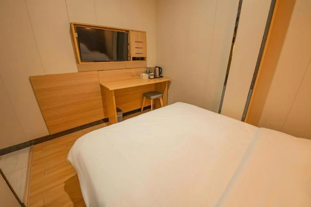 Bed in 7 Days Premium Qingdao World of Ocean Qingdao University