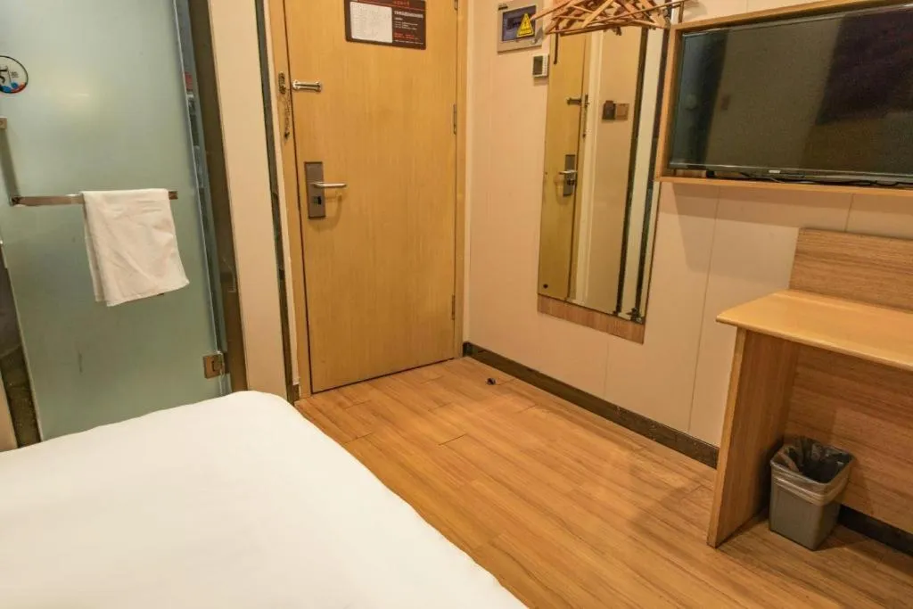 Bed in 7 Days Premium Qingdao World of Ocean Qingdao University