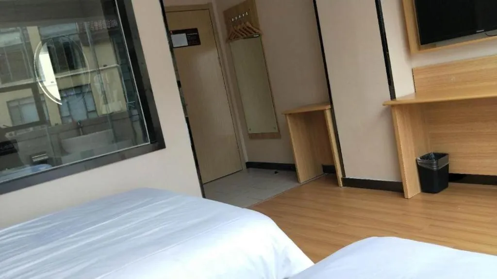 Bed in 7 Days Premium Qingdao World of Ocean Qingdao University