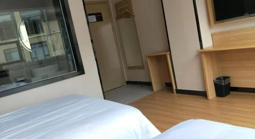 Bed in 7 Days Premium Qingdao World of Ocean Qingdao University