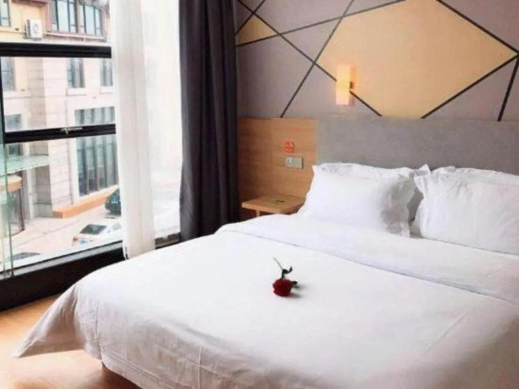 Bed in 7 Days Premium Qingdao World of Ocean Qingdao University