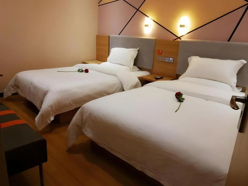 Bed in 7 Days Premium Qingdao World of Ocean Qingdao University