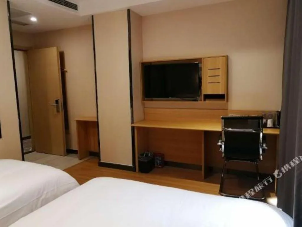 Bed in 7 Days Premium Qingdao World of Ocean Qingdao University