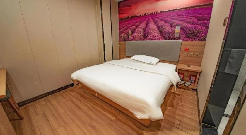 Bed in 7 Days Premium Qingdao World of Ocean Qingdao University