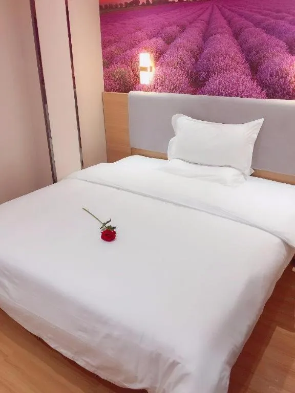 Bed in 7 Days Premium Qingdao World of Ocean Qingdao University