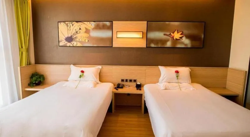 Bed in IU Hotel Zhangye High-Speed Railway Station