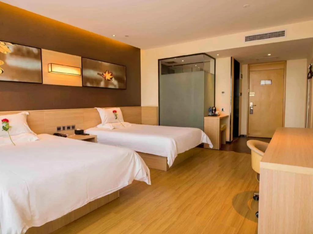 Bed in IU Hotel Zhangye High-Speed Railway Station