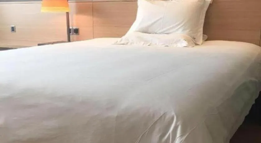Bed in IU Hotel Zhangye High-Speed Railway Station
