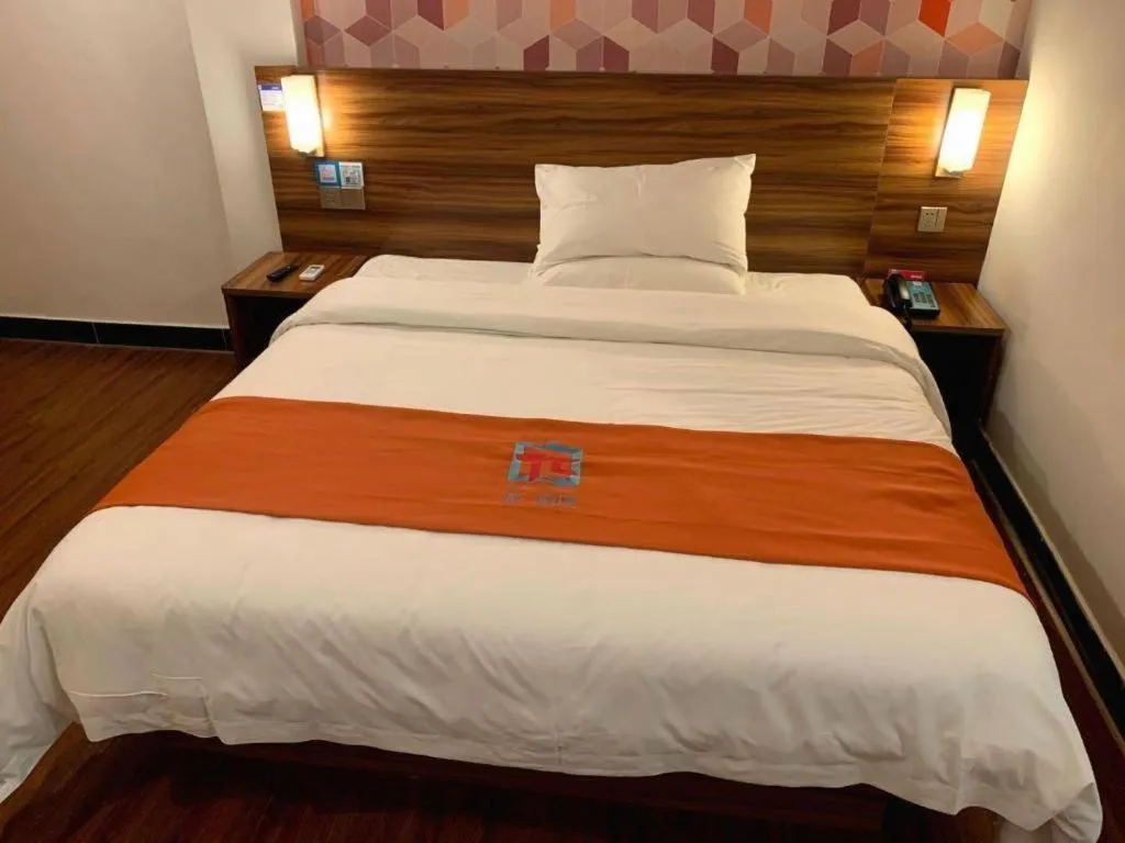 Bed in PAI Hotel Guangzhou Baiyun International Airport Zhongluotan Zhuliao Metro Station