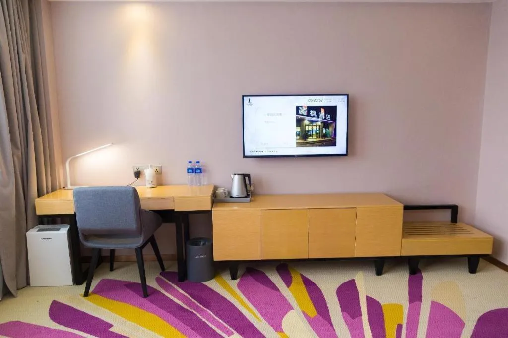 Lavande Hotel Qianjiang Lobster Market