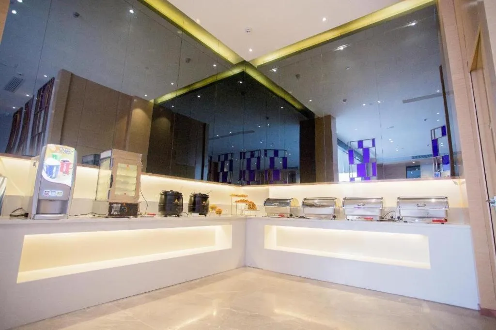 Lavande Hotel Qianjiang Lobster Market