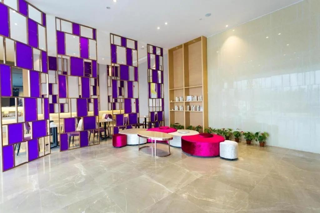 Lavande Hotel Qianjiang Lobster Market