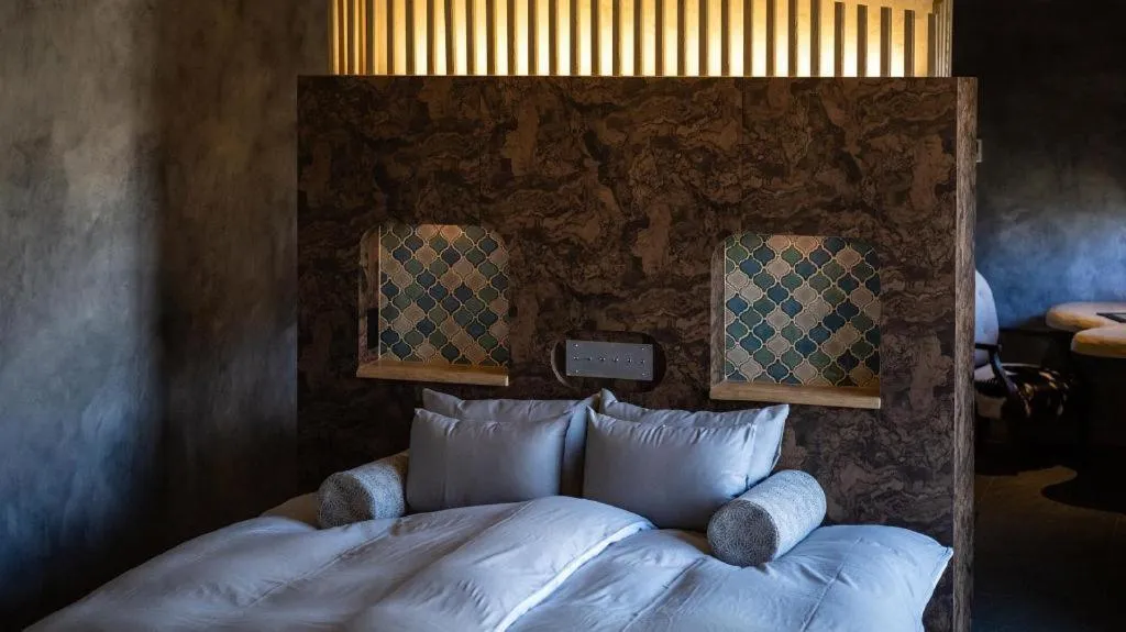 Bed in Yufuin Luxury Villa -zakuro-