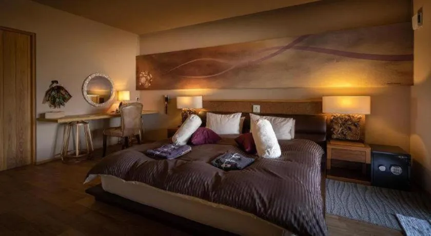 Bed in Yufuin Luxury Villa -zakuro-