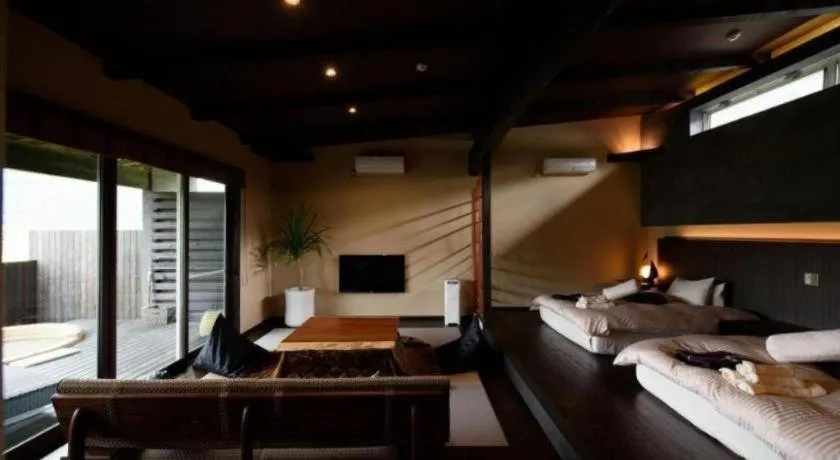 Bed in Yufuin Luxury Villa -zakuro-