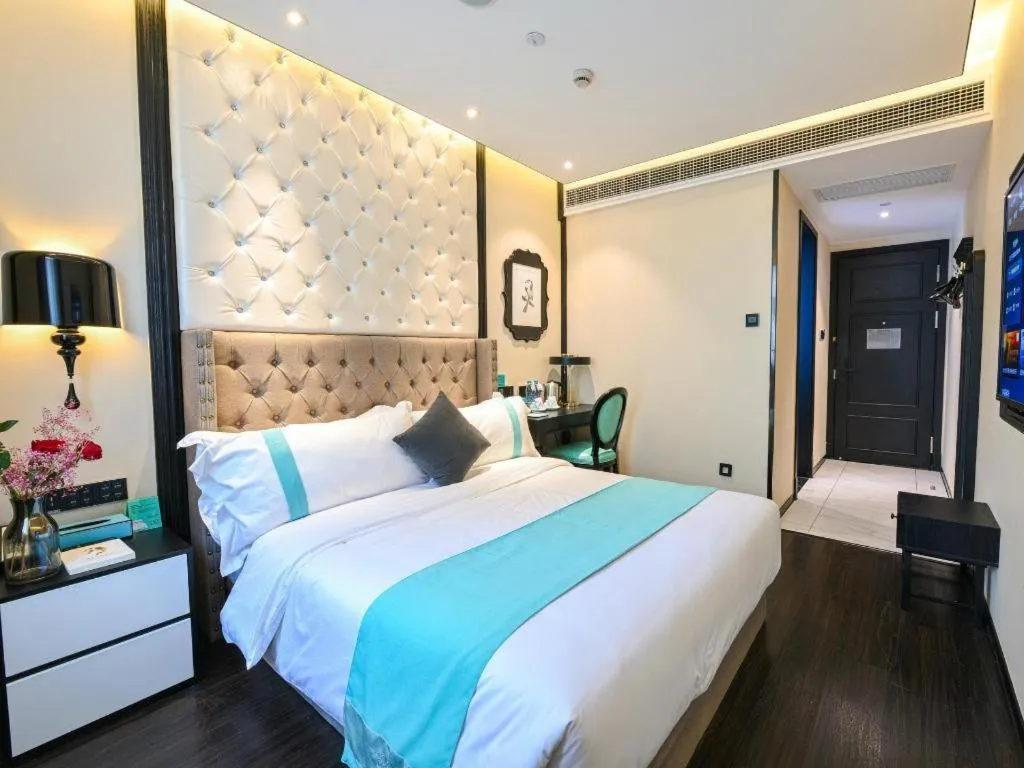 Bed in Xana Hotelle Shaghai Hongqiao Hub National Exhibition Center Qibao Lianming Road
