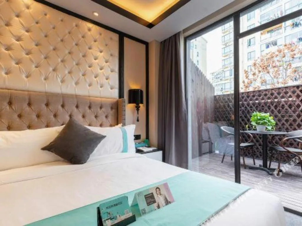 Bed in Xana Hotelle Shaghai Hongqiao Hub National Exhibition Center Qibao Lianming Road