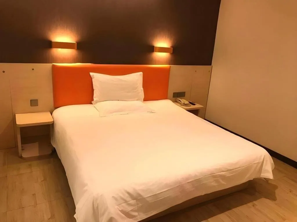Bed in 7 Days Premium·Shenyang North Railway Station North Square