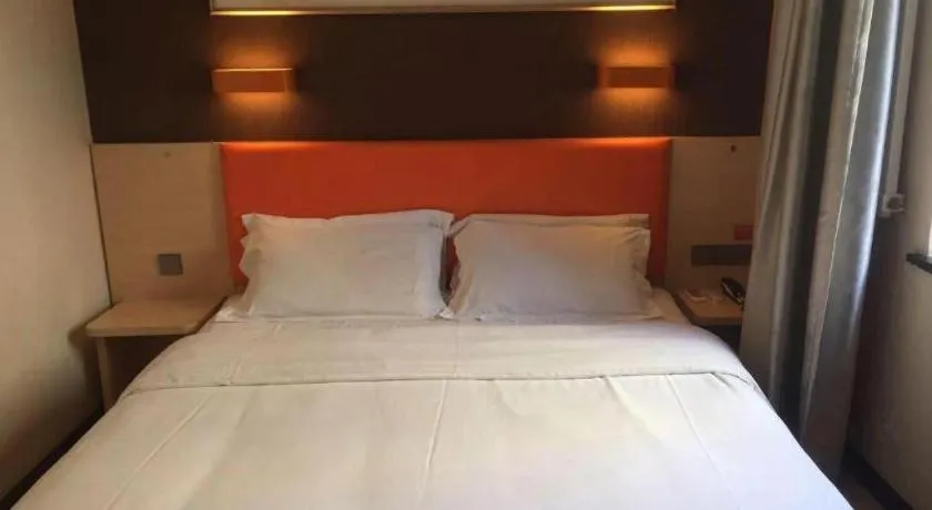 Bed in 7 Days Premium·Shenyang North Railway Station North Square