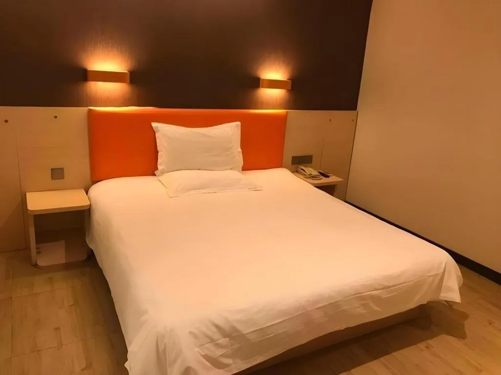 Bed in 7 Days Premium·Shenyang North Railway Station North Square