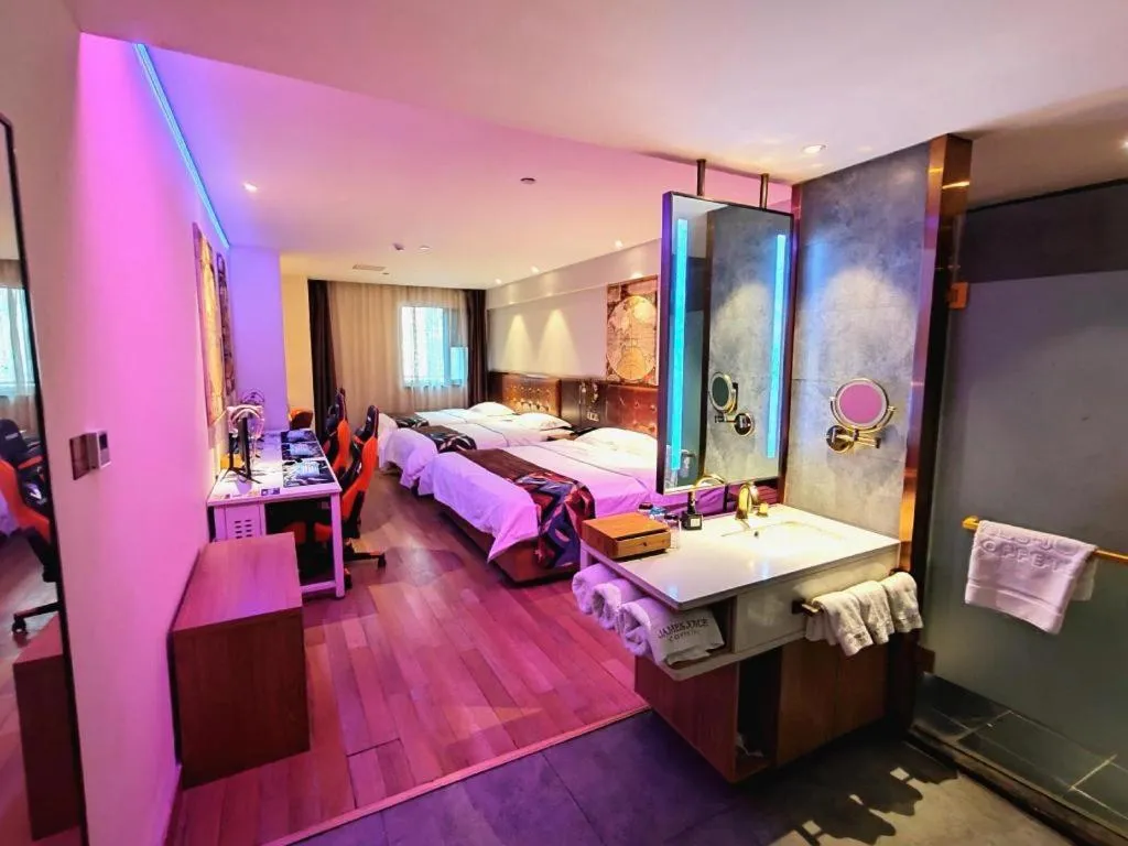 Bed in James Joyce Coffetel Zhengzhou CBD Exhibition Center Provincial People's Hospital