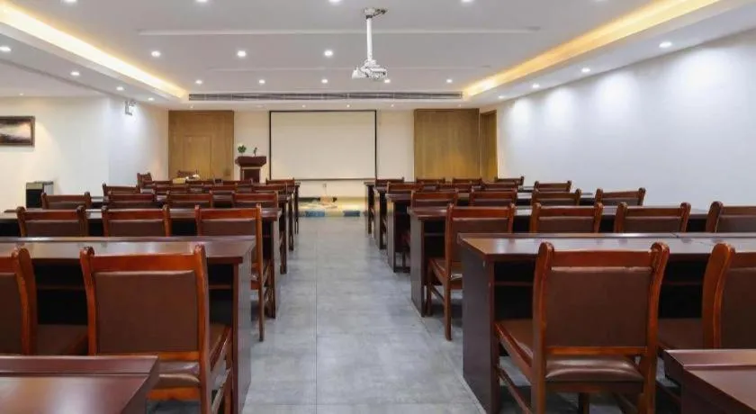 James Joyce Coffetel Zhengzhou CBD Exhibition Center Provincial People's Hospital