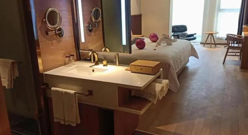 James Joyce Coffetel Zhengzhou CBD Exhibition Center Provincial People's Hospital