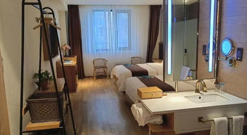 Bed in James Joyce Coffetel Zhengzhou CBD Exhibition Center Provincial People's Hospital